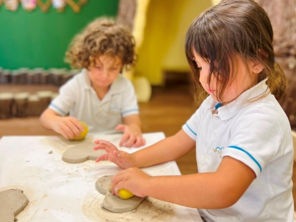 For the first time: Pottery classes in Dubai